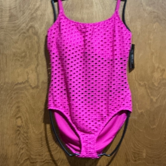 Carmen Marc Valvo Other - Carmen Marc Valvo Ultra Pink Crochet Overlay One Piece Swimsuit Size 16 - NWT